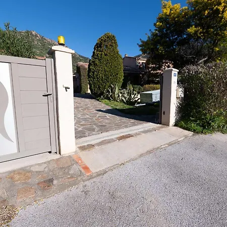 Villa Maison Pour 6 Personnes , Climatisee A 500 M De La De Saint Clair Le Lavandou