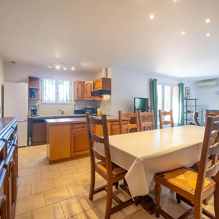 Villa Maison Pour 6 Personnes , Climatisee A 500 M De La De Saint Clair Le Lavandou