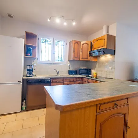 Maison Pour 6 Personnes , Climatisee A 500 M De La De Saint Clair * Le Lavandou